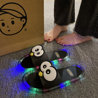 🐧 50% OFF NOW! 💡 LED Cartoon Slippers – Vibrant Light-Up Sole & Cute Penguin Design – Flexible PVC & Easy Slip-On 🏠