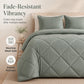🔥LIMITED-TIME 50% OFF! ⏰🛏️ Stop waking up cold and tangled — this 3-piece quilted set stays fluffy, breathes all season, and makes your bed look like it belongs in a hotel. 🏨